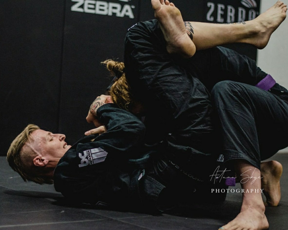 Black Bjj gi in action at BJJ competition